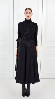 Obrázek Černá hedvábná kolová sukně