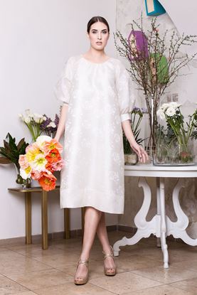 Obrázek Bílé svatební šaty s aplikací